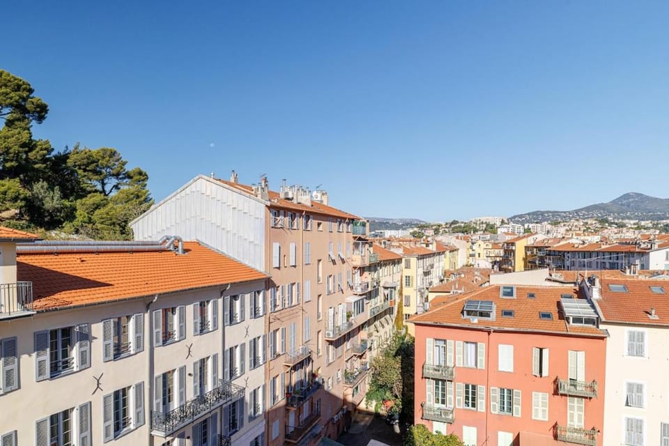 Nearby landmark, Day, Neighbourhood, Natural landscape, City view, Mountain view