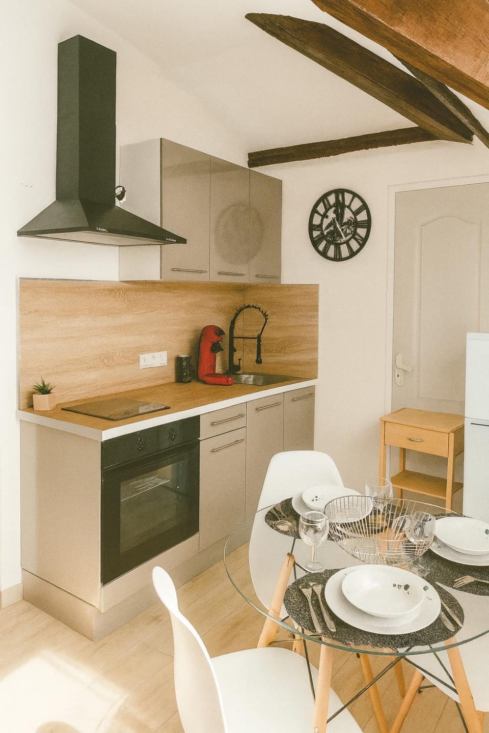 Appartement tout équipé 2 à 4 couchages à 100m des cures LAMALOU LES BAINS Apartment in Occitanie