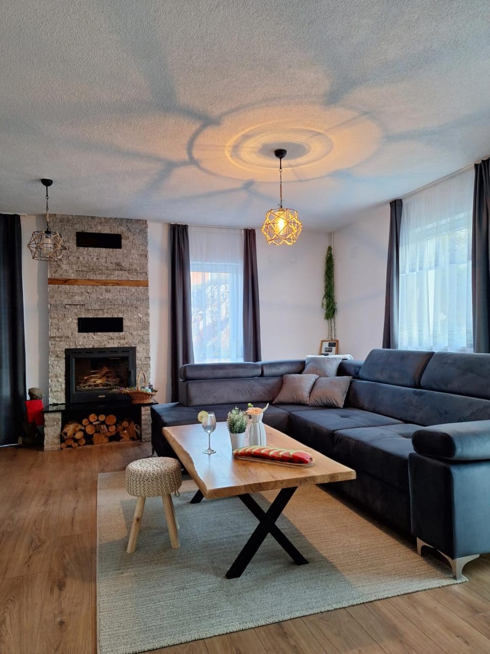 Living room, Seating area