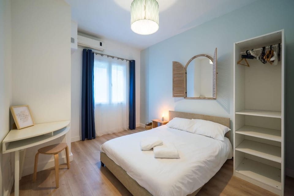 Cote Sable Ambiance bord de mer dans le centre Apartment in Antibes