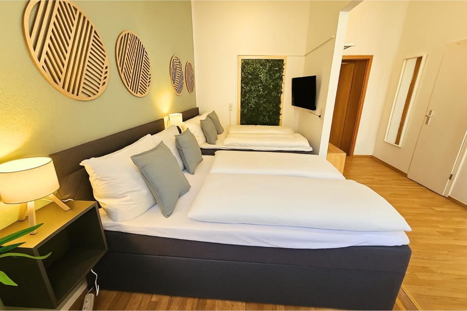 Bed, TV and multimedia, Bedroom
