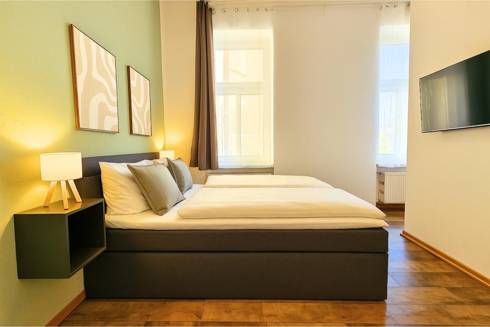 Bed, TV and multimedia, Photo of the whole room
