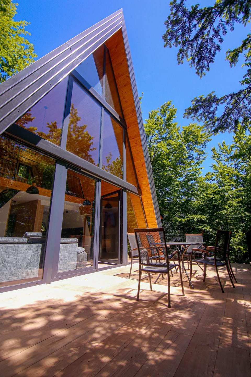 Property building, Patio, Balcony/Terrace