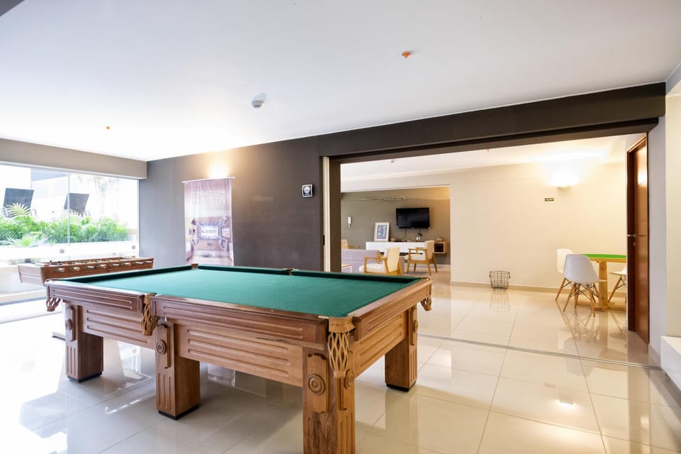 Billiard, Game Room