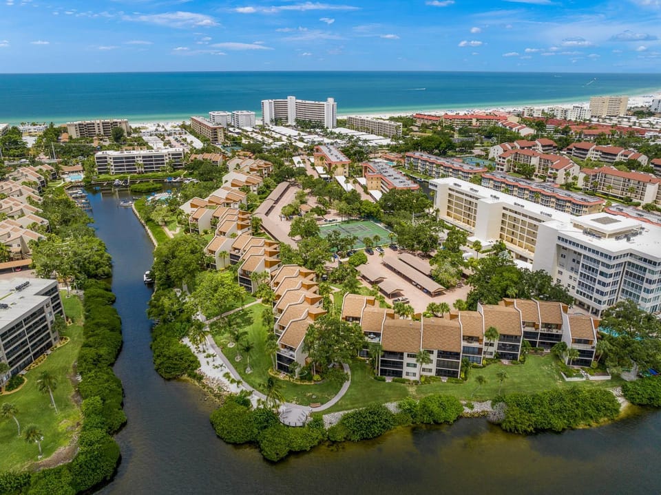 Midnight Cove II 213F Apartment in Siesta Key