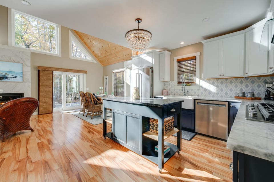 'Valhalla': Family Home on Frye Island w/ Golf! House in Frye Island