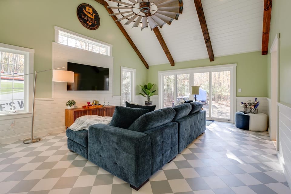 'Valhalla': Family Home on Frye Island w/ Golf! House in Frye Island
