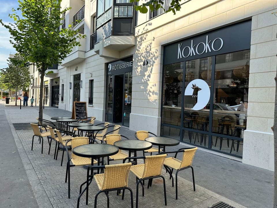 Property building, Restaurant/places to eat, Neighbourhood, Bird's eye view, City view, City view, Shopping Area