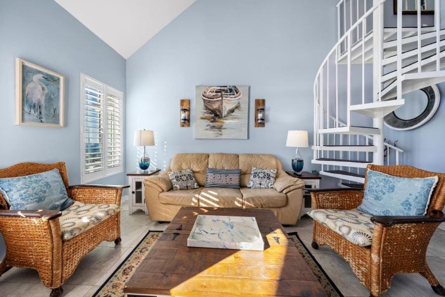 Grand Beach Penthouse 3 by Youngs Suncoast Apartment in Gulf Shores