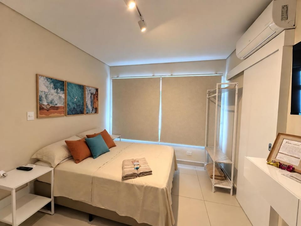 Bed, TV and multimedia, Photo of the whole room, Bedroom, hair dryier, air conditioner
