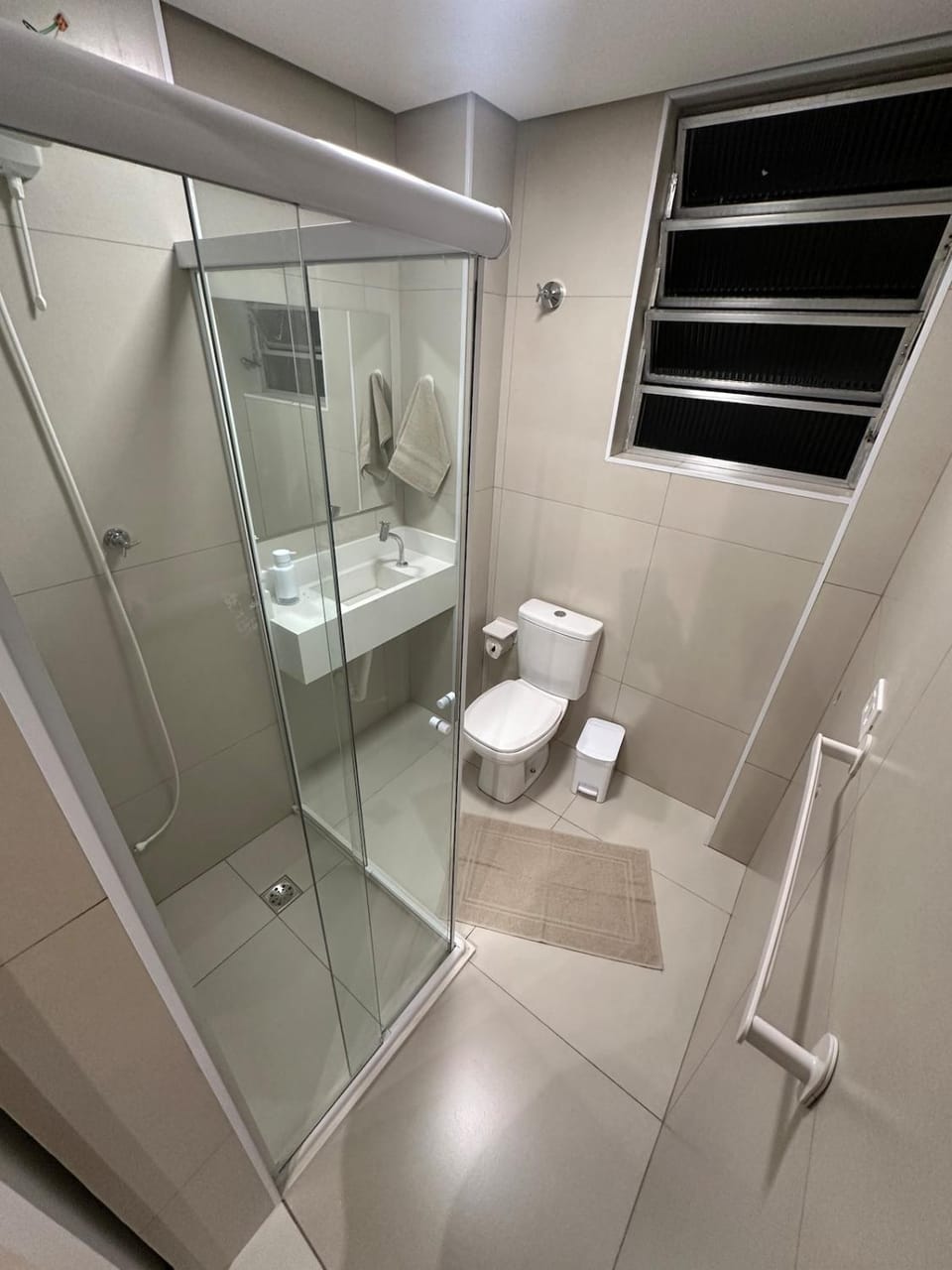 Shower, Toilet, Bathroom, towels