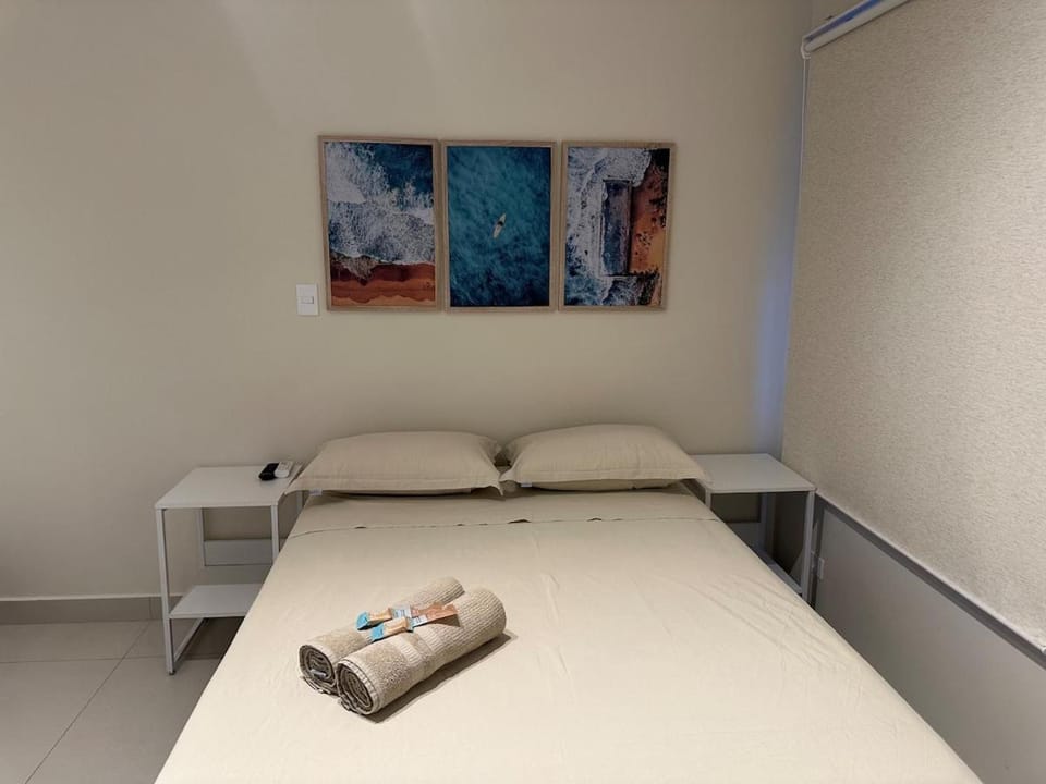 Bed, TV and multimedia, Bedroom, hair dryier, internet, towels, air conditioner