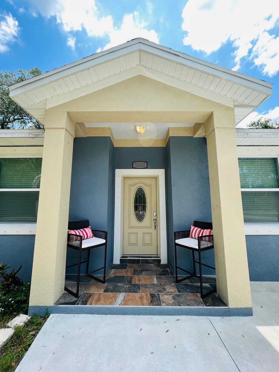 The Blue Oasis, a beach-themed Florida getaway House in Tampa