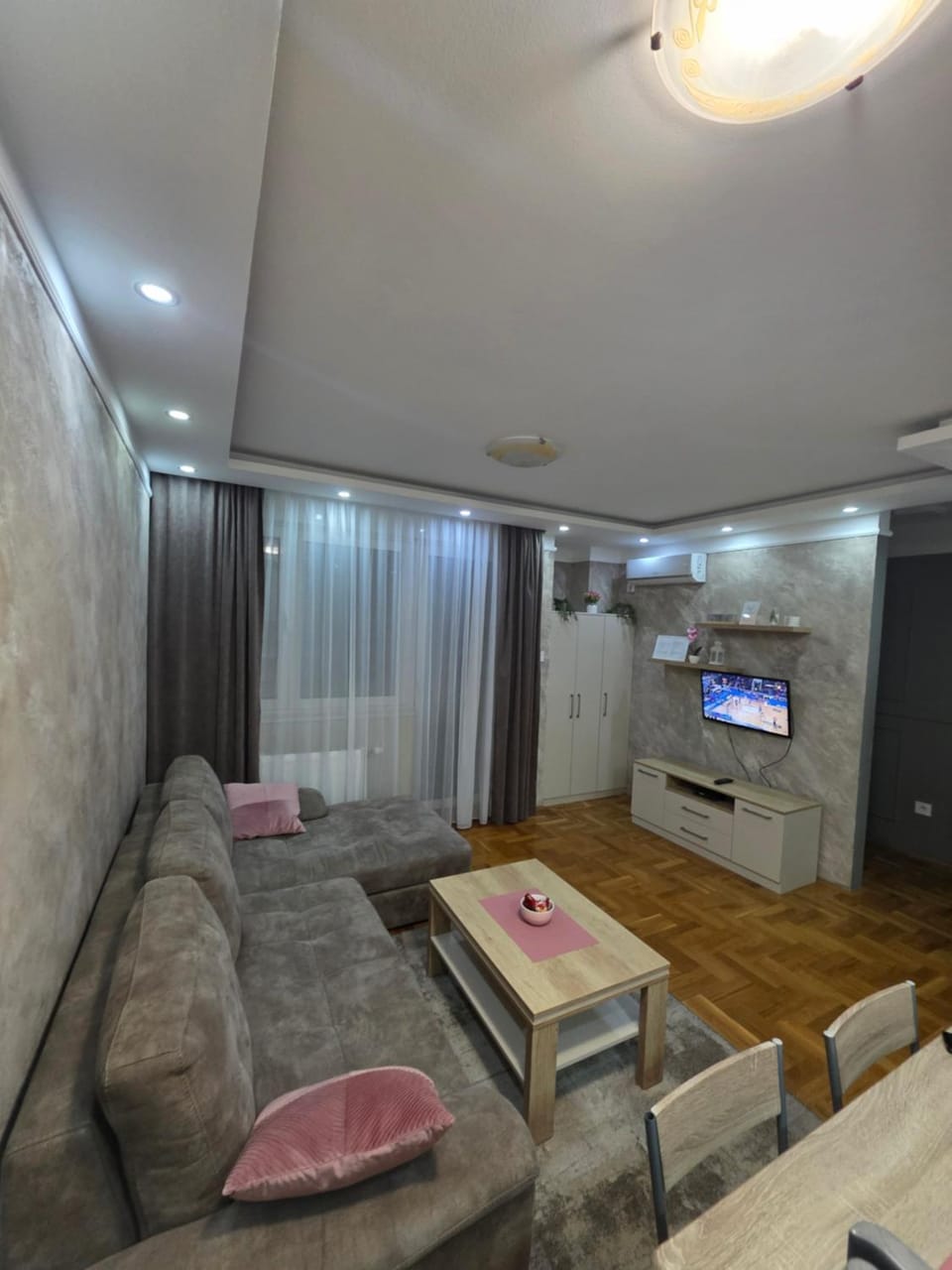 Apartman NS Centar City PRIVATE PARKING Apartment in Novi Sad