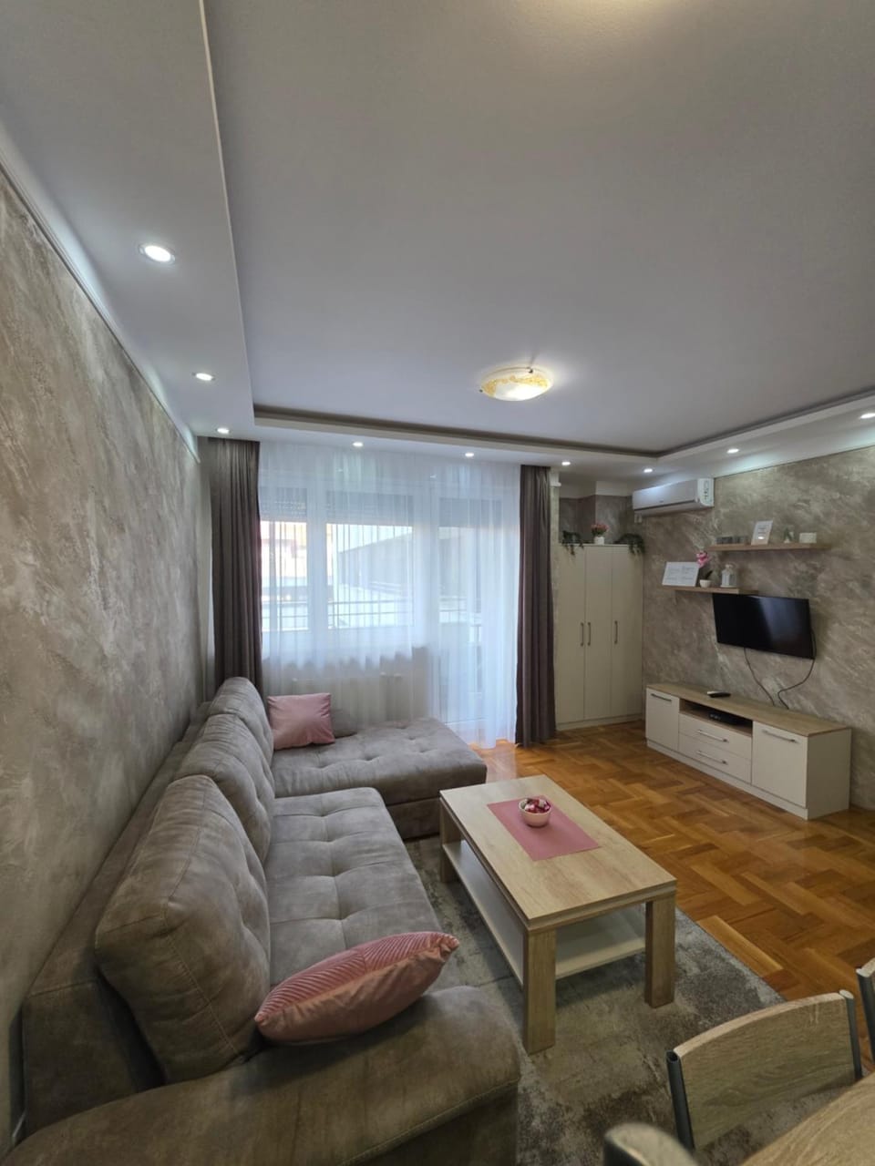 Apartman NS Centar City PRIVATE PARKING Apartment in Novi Sad