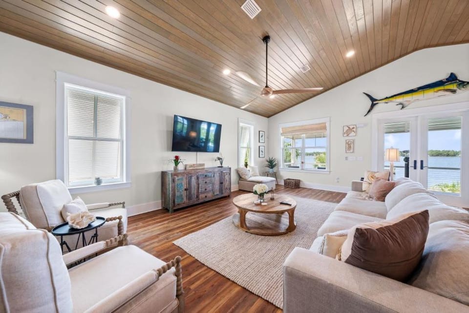His and Hers by Youngs Suncoast House in West Beach