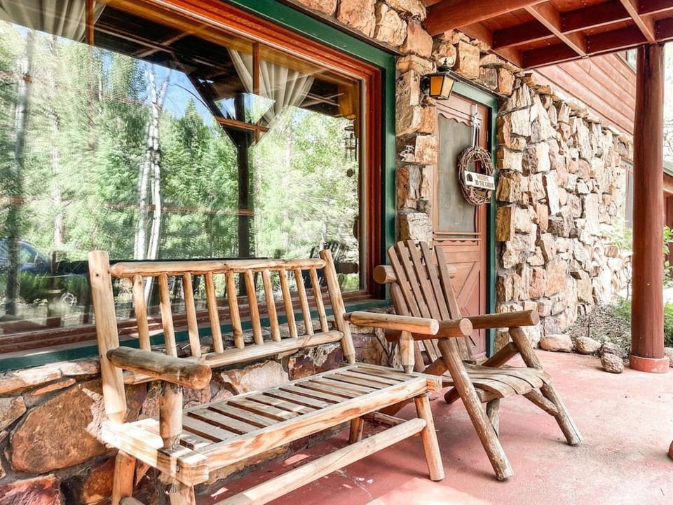 Peaceful Mountainside Cabin Retreat Cabin in Cascade-Chipita Park