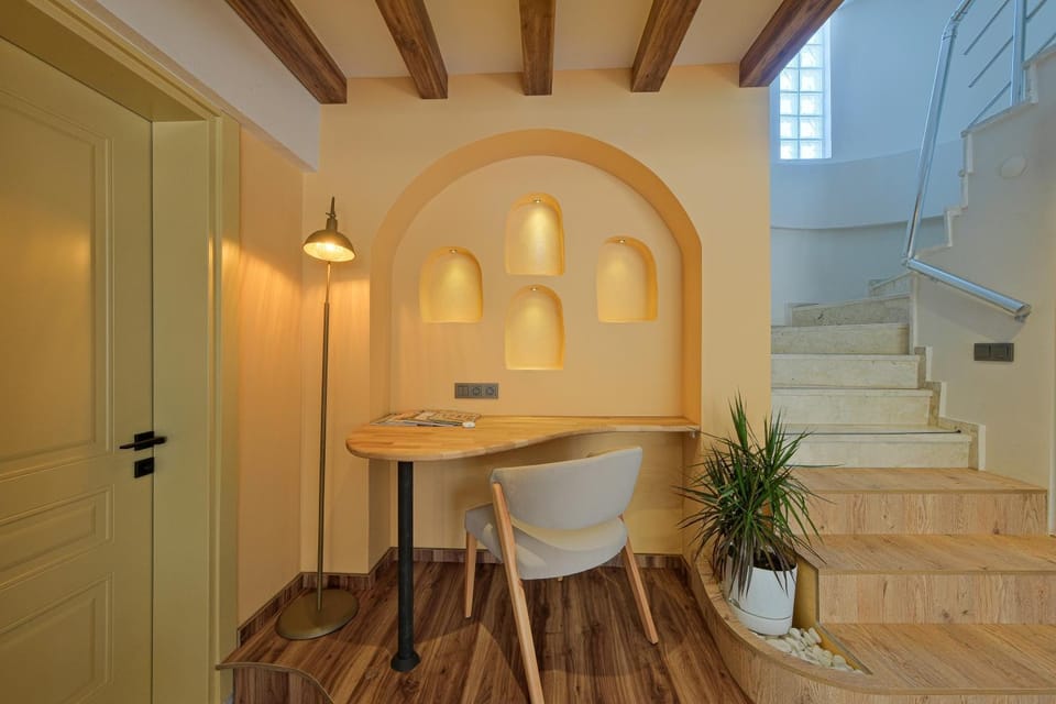 Communal lounge/ TV room, Living room, Seating area