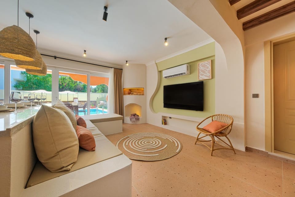 Communal lounge/ TV room, TV and multimedia, Living room, Seating area