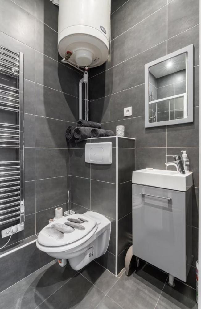 Superbe Studio a 5 mn de la TOUR EIFFEl à PIED IDEAL Touristes et professionnel moins 15pourcents sur les longs séjours Apartment in Paris