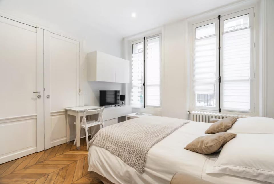 Superbe Studio a 5 mn de la TOUR EIFFEl à PIED IDEAL Touristes et professionnel moins 15pourcents sur les longs séjours Apartment in Paris