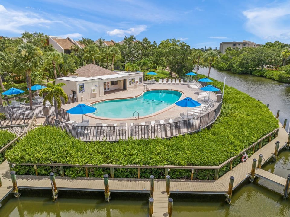 Midnight Cove II 943C Apartment in Siesta Beach