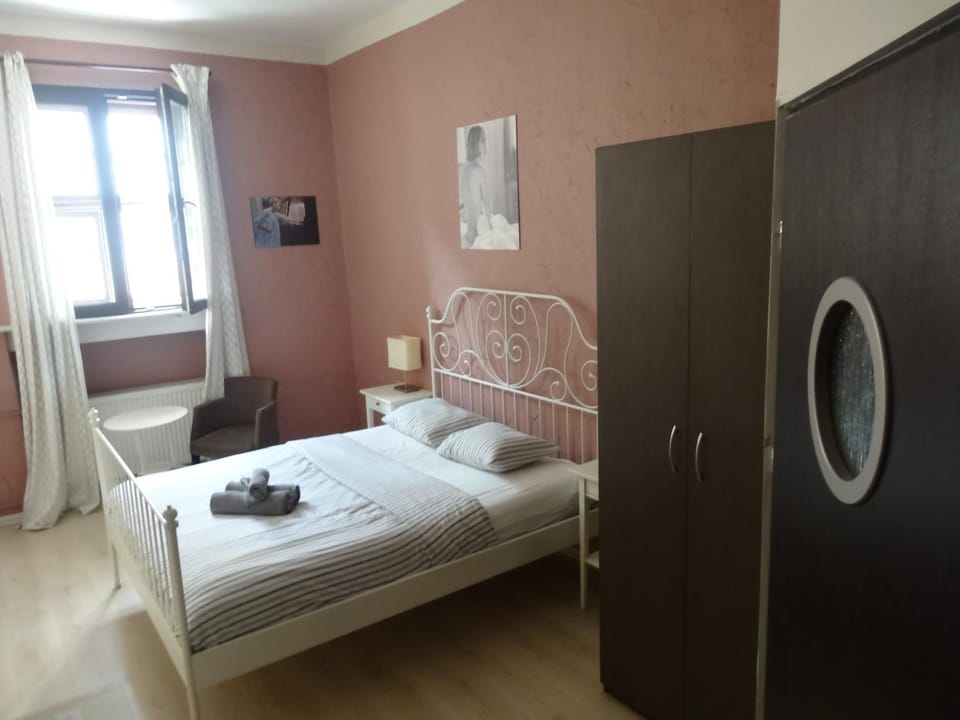 Poznan Central EnSuite Rooms Apartment in Poznan
