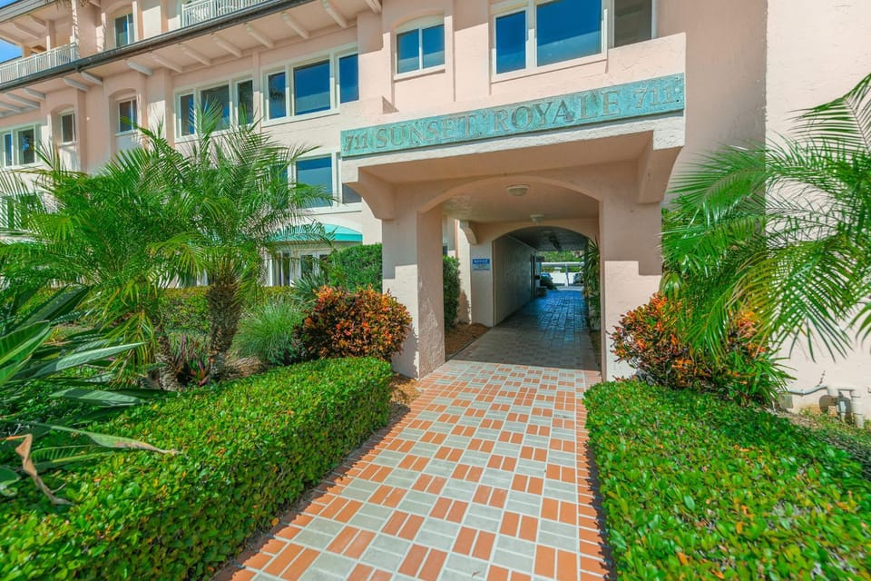Sunset Royale - 106 Apartment in Siesta Beach