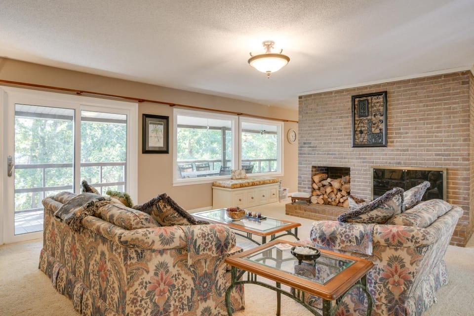 Lake Hartwell Retreat w/ Dock & Firepit House in Lake Hartwell