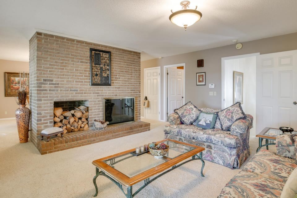 Lake Hartwell Retreat w/ Dock & Firepit House in Lake Hartwell