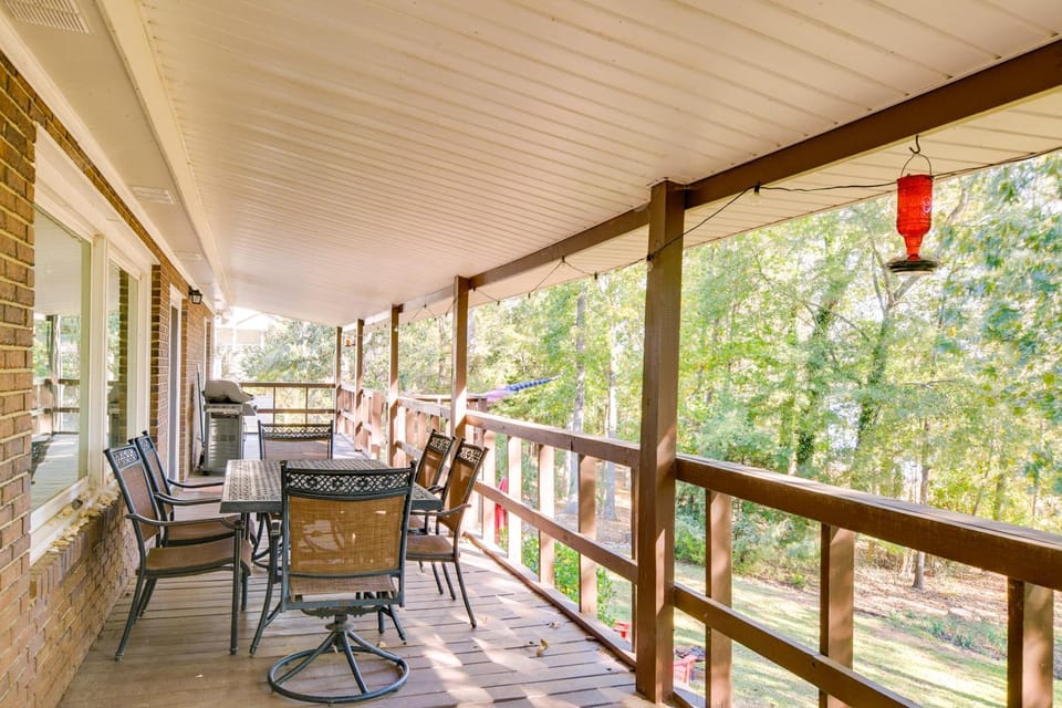 Lake Hartwell Retreat w/ Dock & Firepit House in Lake Hartwell