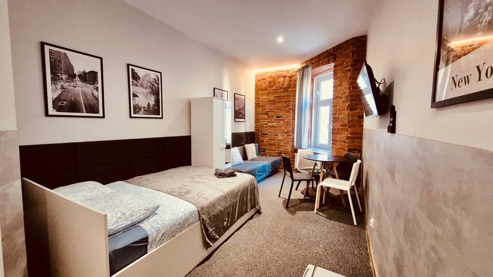 Bed, TV and multimedia, Photo of the whole room
