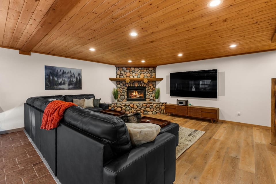 TV and multimedia, Seating area, Evening entertainment