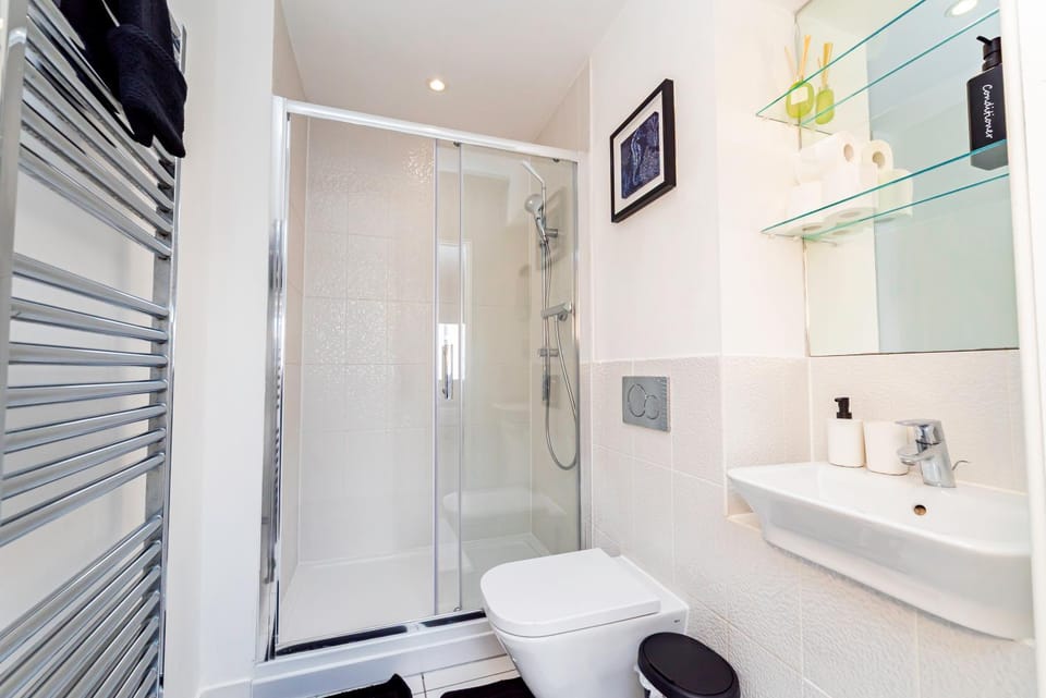 Shower, Toilet, Bathroom, Bath, towels, towels