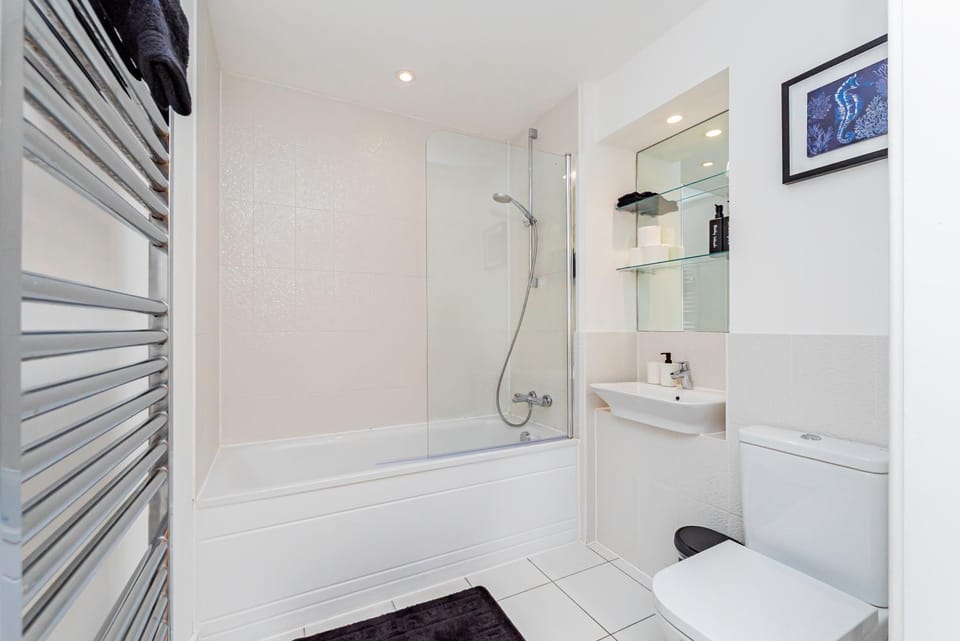 Shower, Toilet, Bathroom, Bath, towels