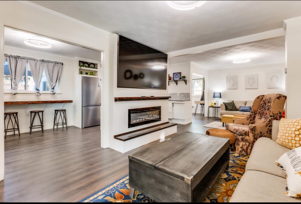 Communal lounge/ TV room, TV and multimedia, Living room