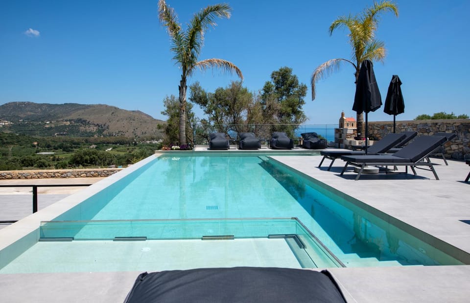Pool view, Swimming pool, sunbed