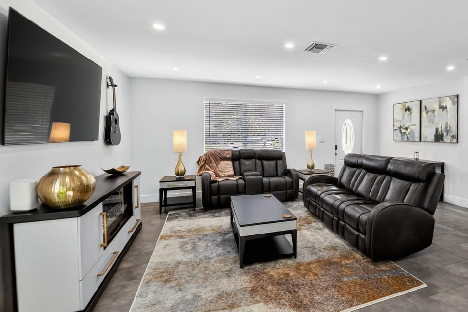 TV and multimedia, Living room, Seating area
