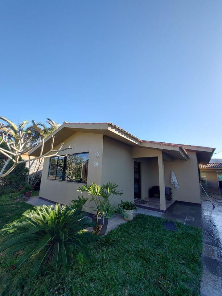 Casa amplia perto da Praia House in Garopaba