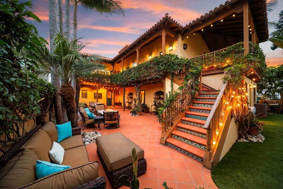 Majestic Corner Coastal Haven House in La Jolla