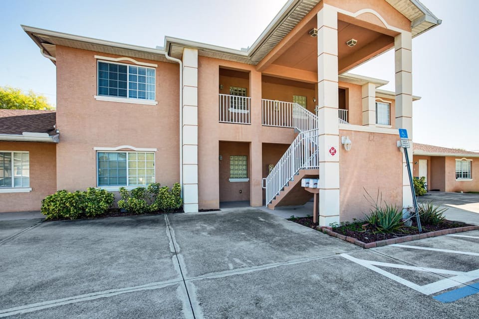 Golf Getaway: Cape Coral Condo 1 Mi to River! House in Cape Coral