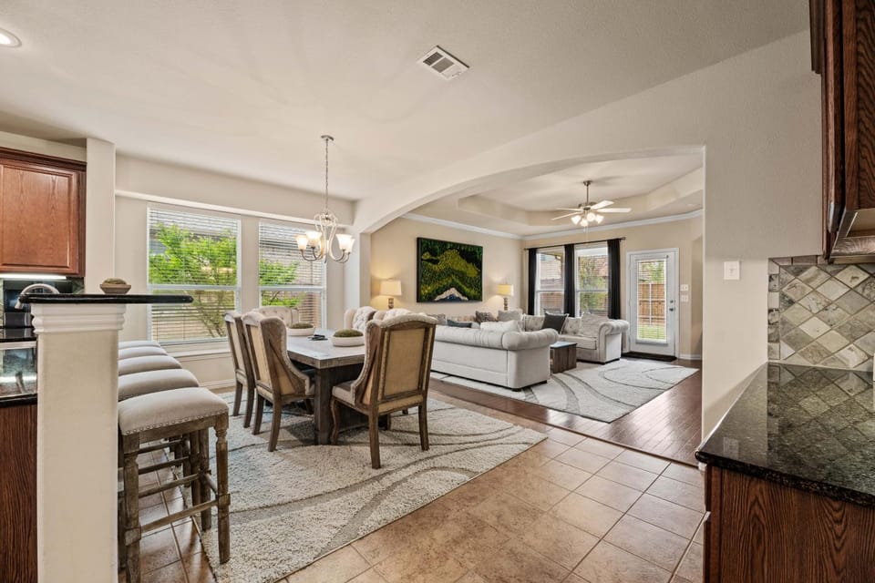 Greyhawk Retreat Cozy Getaway Near Frisco House in Little Elm