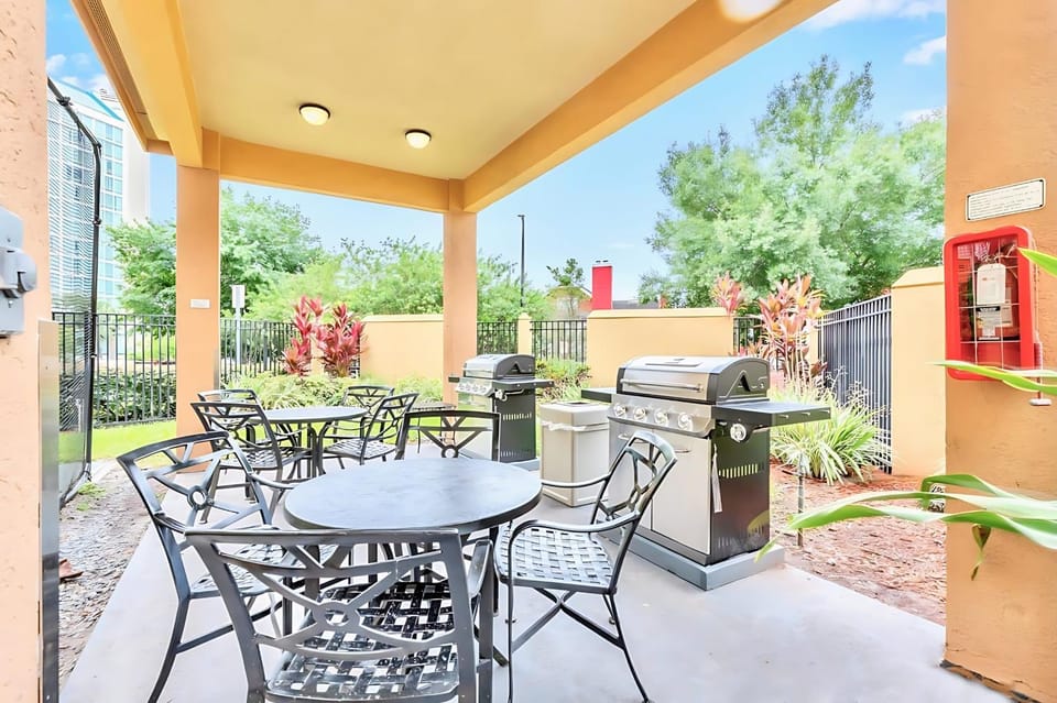 Patio, Day, BBQ facilities, Garden, View (from property/room), Seating area, Garden view