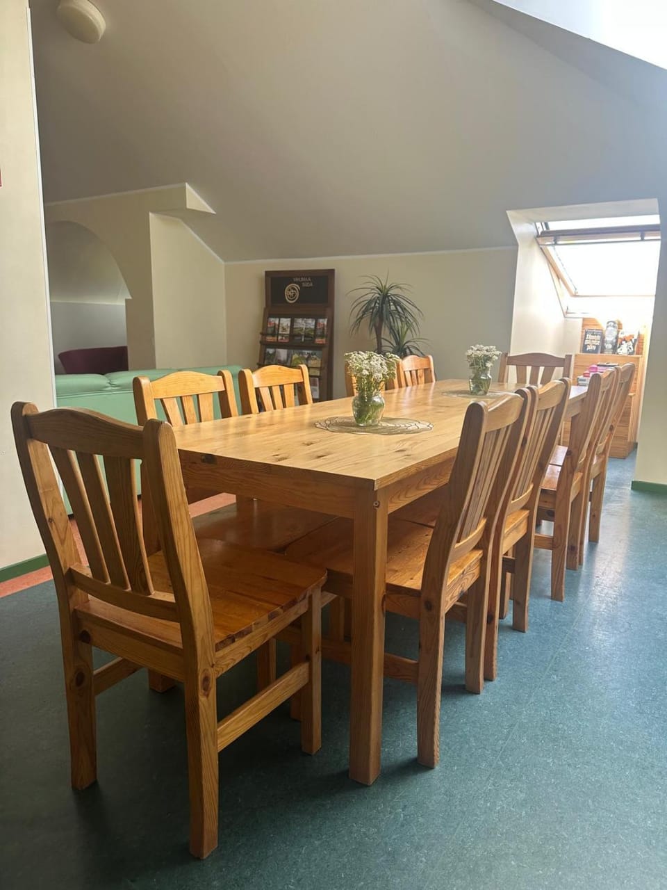 Seating area, Dining area