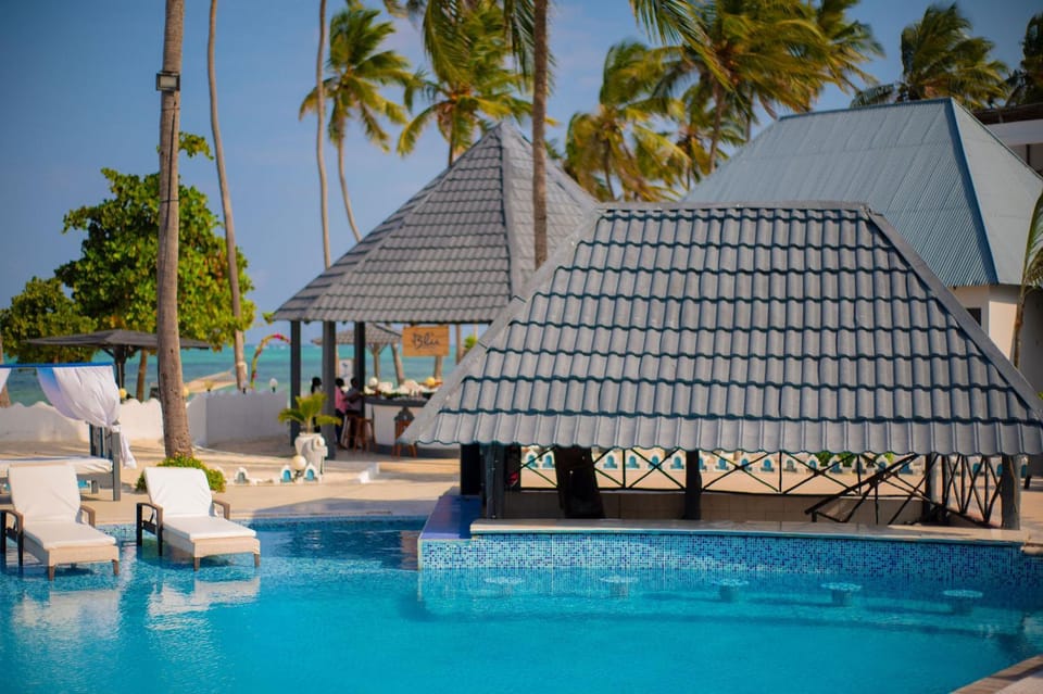 Swimming pool, sunbed