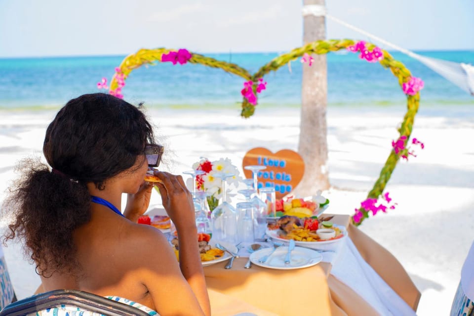 Day, People, Natural landscape, Food and drinks, Beach, Food, Sea view