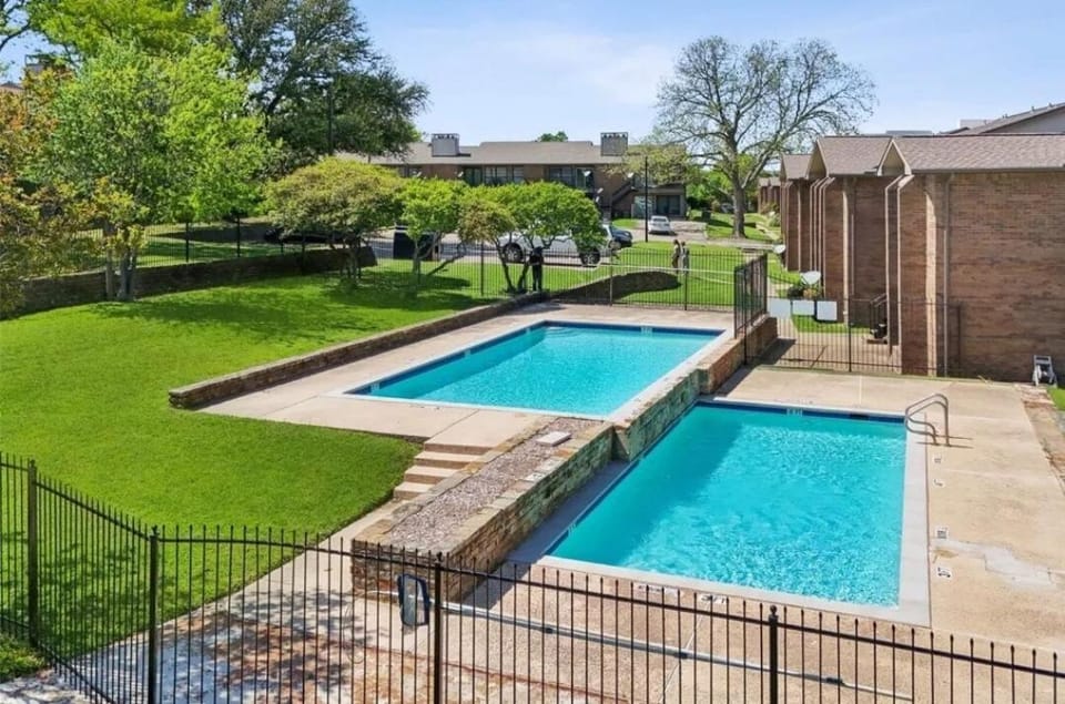 Lake living, modern and cozy Apartment in Garland