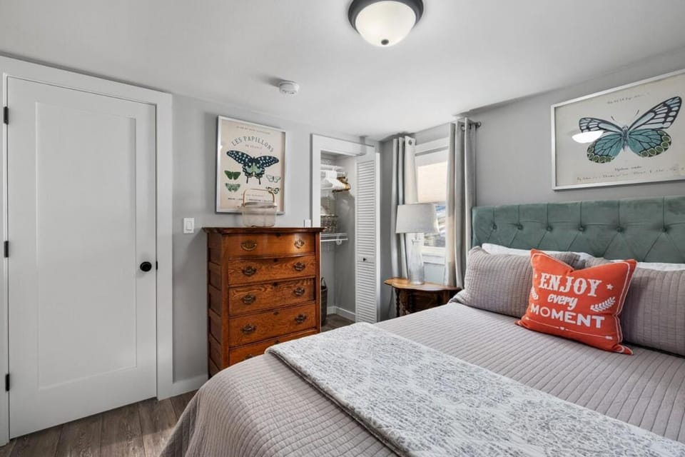Riptide Cottage Adorable Yr Round Cottage in Bradford House in Newbury