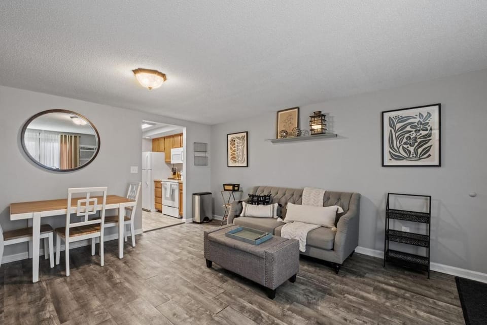 Stylish 1st Flr 1Bed Condo-Close to Downtown Dover House in Dover