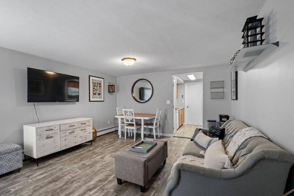 Stylish 1st Flr 1Bed Condo-Close to Downtown Dover House in Dover